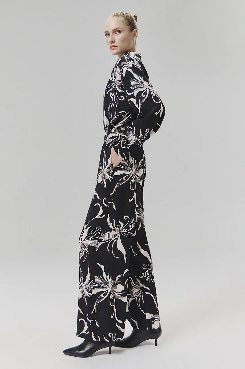 Брюки Answear Lab, черный
Брюки Answear Lab, черный