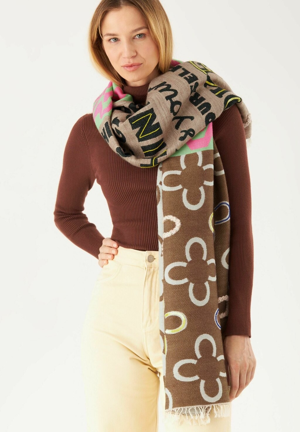 Шарф Codello, светло-коричневый
Шарф Codello, светло-коричневый
