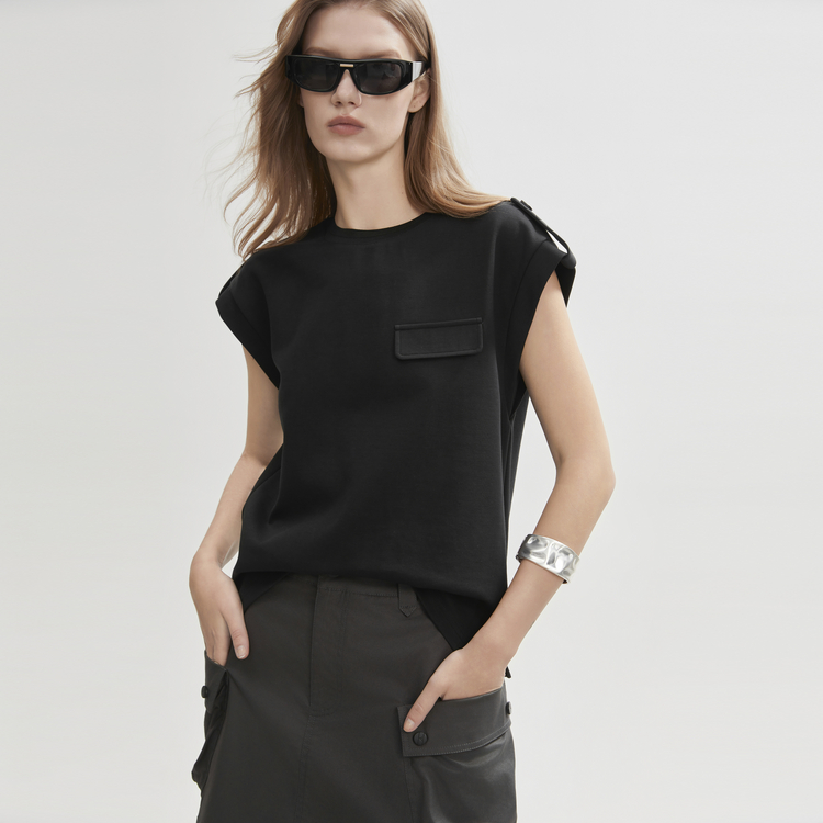 ELLE Футболка женская Black Crew Neck тонкая
ELLE Футболка женская Black Crew Neck тонкая