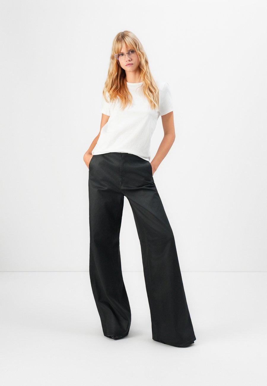 Футболка GAP V CREW 2 PACK, Black/White/Black
Футболка GAP V CREW 2 PACK, Black/White/Black