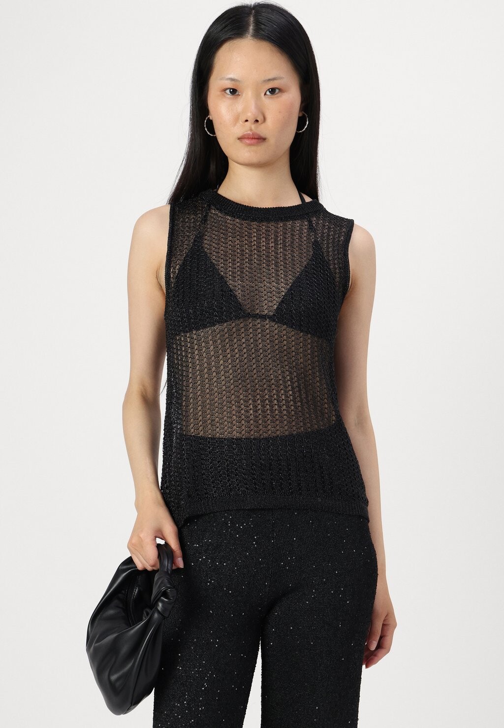 Топ SLFSADIE METALLIC O NECK Selected Femme, черный
Топ SLFSADIE METALLIC O NECK Selected Femme, черный