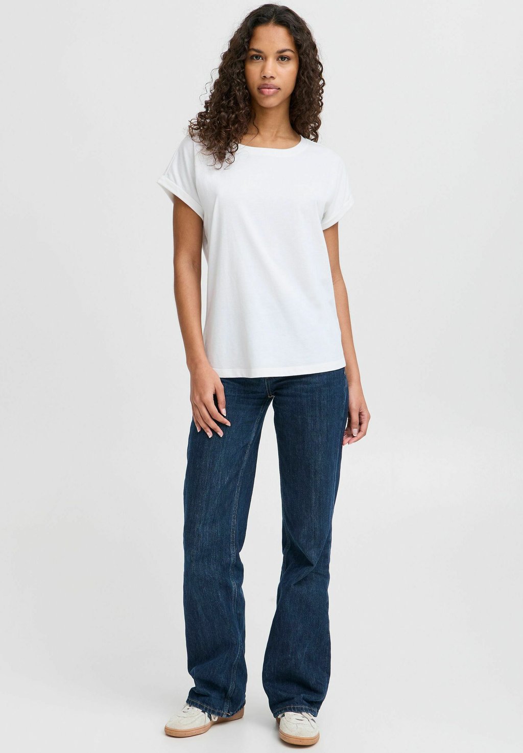 Базовая футболка OXCODA Oxmo, белый
Базовая футболка OXCODA Oxmo, белый