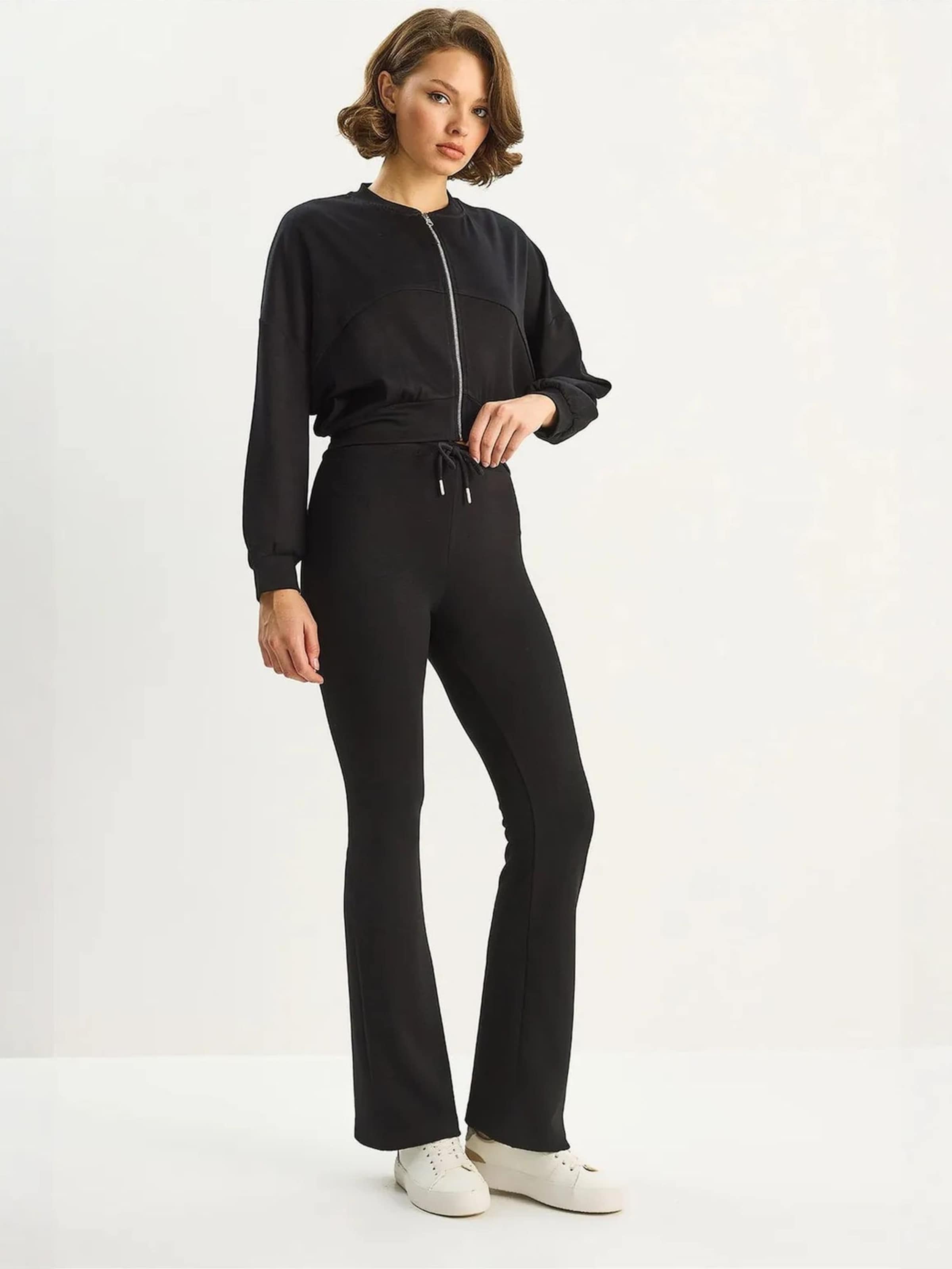 Bianco Lucci Спортивный костюм в черном цвете
Bianco Lucci Спортивный костюм в черном цвете