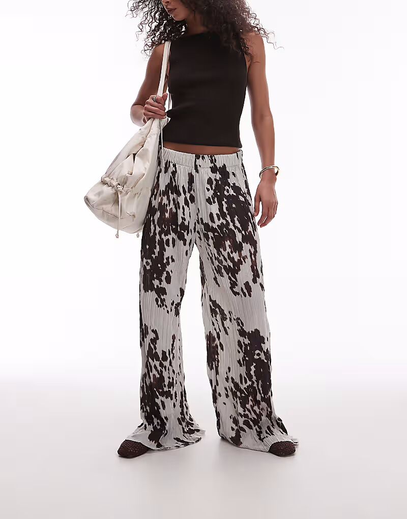 Широкие брюки Topshop с мятым узором и принтом под корову
Широкие брюки Topshop с мятым узором и принтом под корову