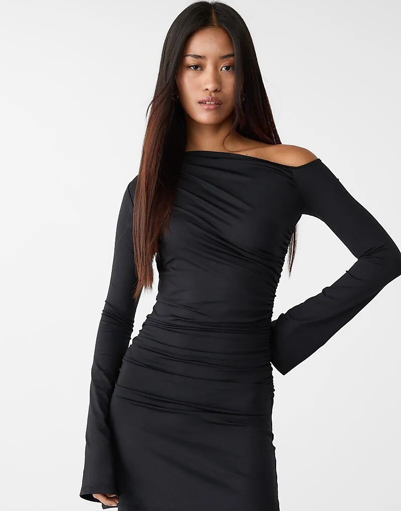 Мини-платье Stradivarius с асимметричным подолом черного цвета
Мини-платье Stradivarius с асимметричным подолом черного цвета