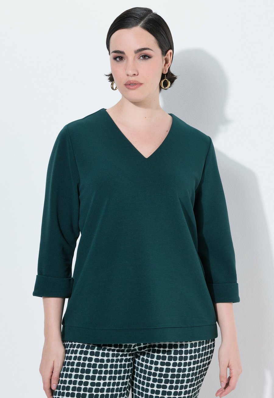 Топ Ulla Popken LIGHTLY TEXTURED 3/4 SLEEVE TEE, Fir Green/Evergreen
Топ Ulla Popken LIGHTLY TEXTURED 3/4 SLEEVE TEE, Fir Green/Evergreen