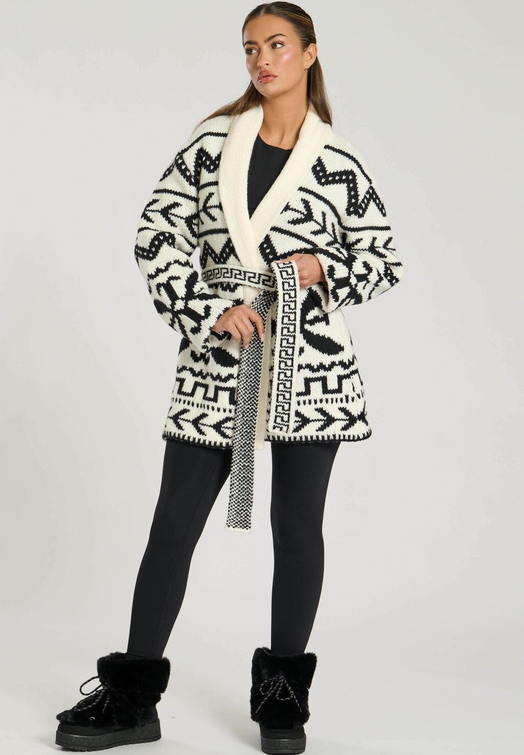 Кардиган AZTEC JAQUARD KNIT WAIST TIE South Beach, белый
Кардиган AZTEC JAQUARD KNIT WAIST TIE South Beach, белый