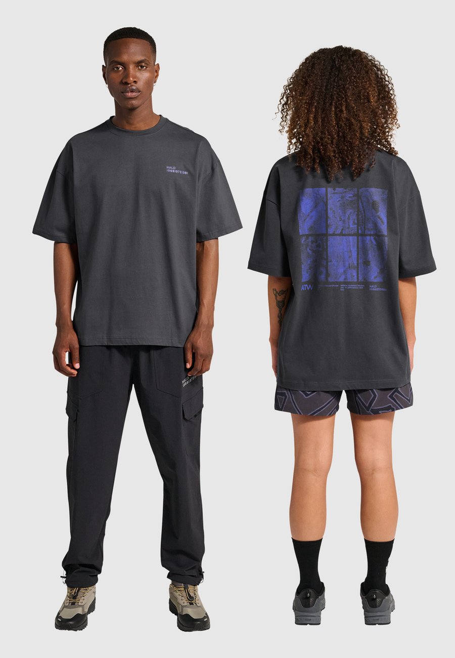 Футболка HALO GRAPHIC BOXY, Asphalt Neon Blue/Anthracite, Черный, Футболка HALO GRAPHIC BOXY, Asphalt Neon Blue/Anthracite
Футболка HALO GRAPHIC BOXY, Asphalt Neon Blue/Anthracite, Черный, Футболка HALO GRAPHIC BOXY, Asphalt Neon Blue/Anthracite