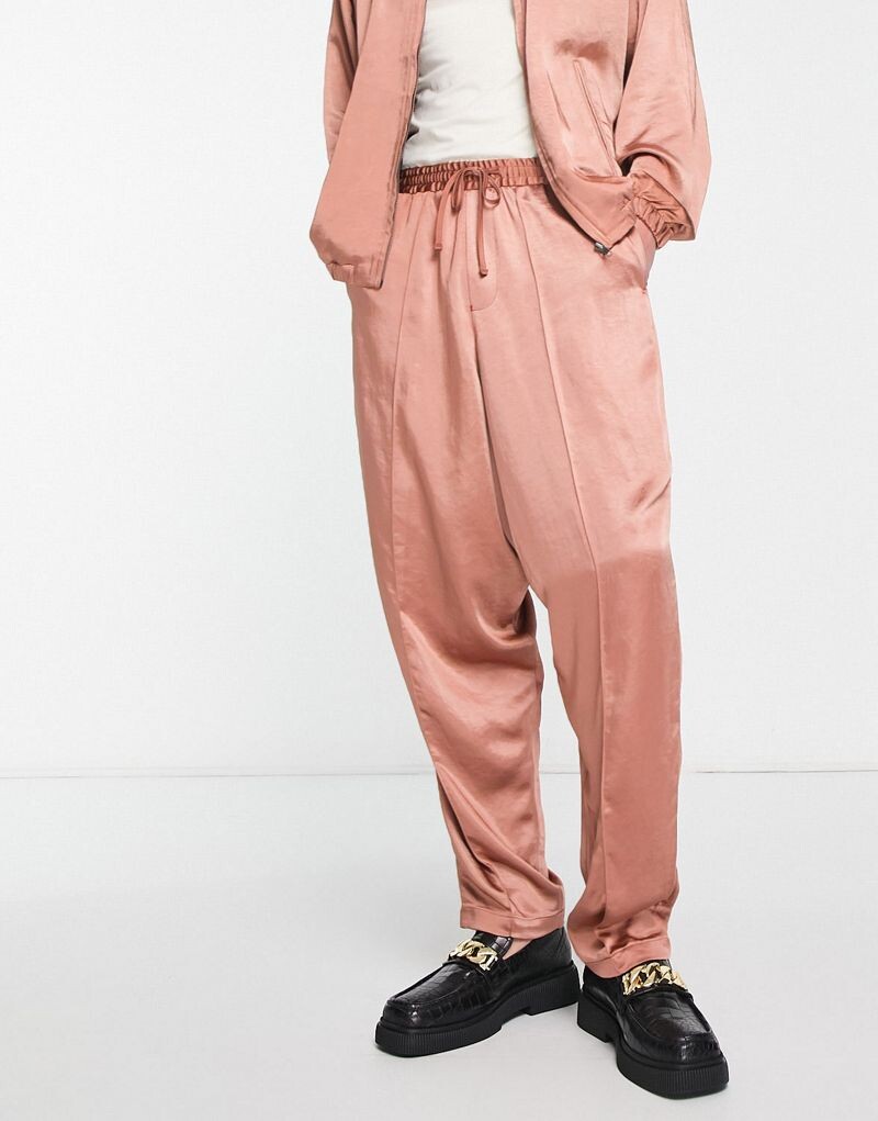 Элегантные экстремально широкие брюки из ржавого атласа ASOS DESIGN — часть комплекта
Элегантные экстремально широкие брюки из ржавого атласа ASOS DESIGN — часть комплекта