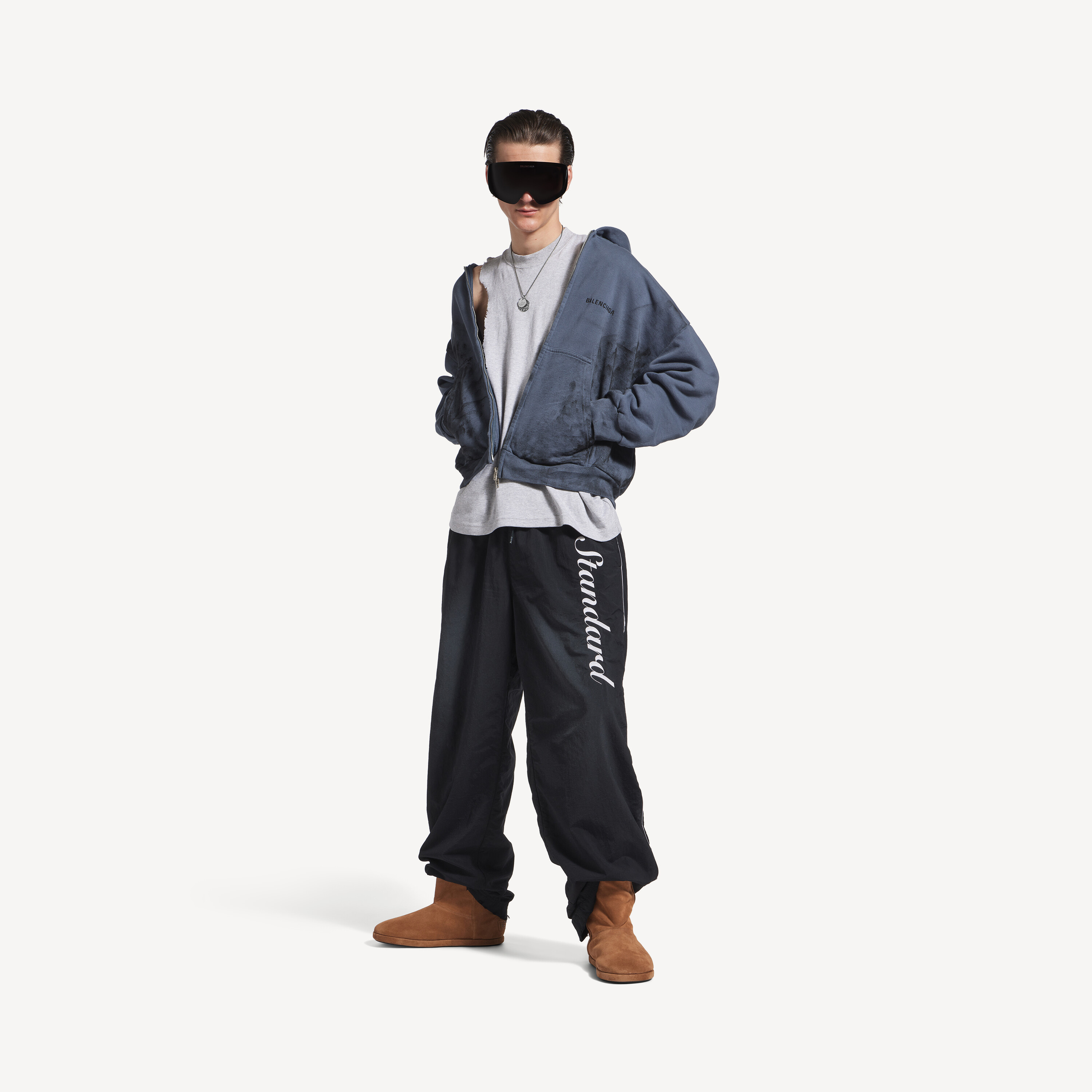 Мужское худи balenciaga на молнии сзади, стандартного кроя, выцветший темно-синий/черный BALENCIAGA, выцветший темно-синий/черный
Мужское худи balenciaga на молнии сзади, стандартного кроя, выцветший темно-синий/черный BALENCIAGA, выцветший темно-синий/черный