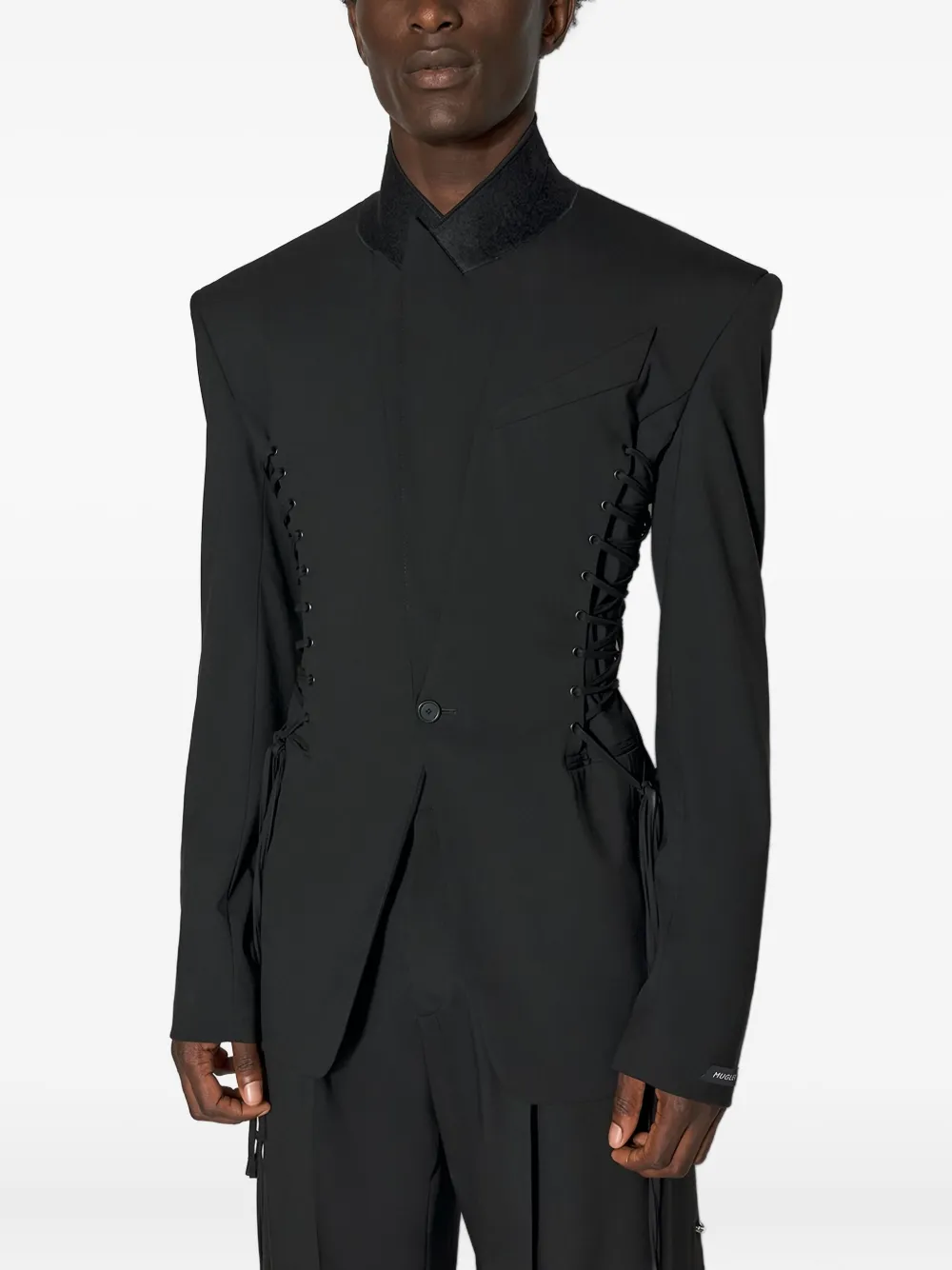 Жакет со шнуровкой и подкладкой на плечах Mugler, черный
Жакет со шнуровкой и подкладкой на плечах Mugler, черный