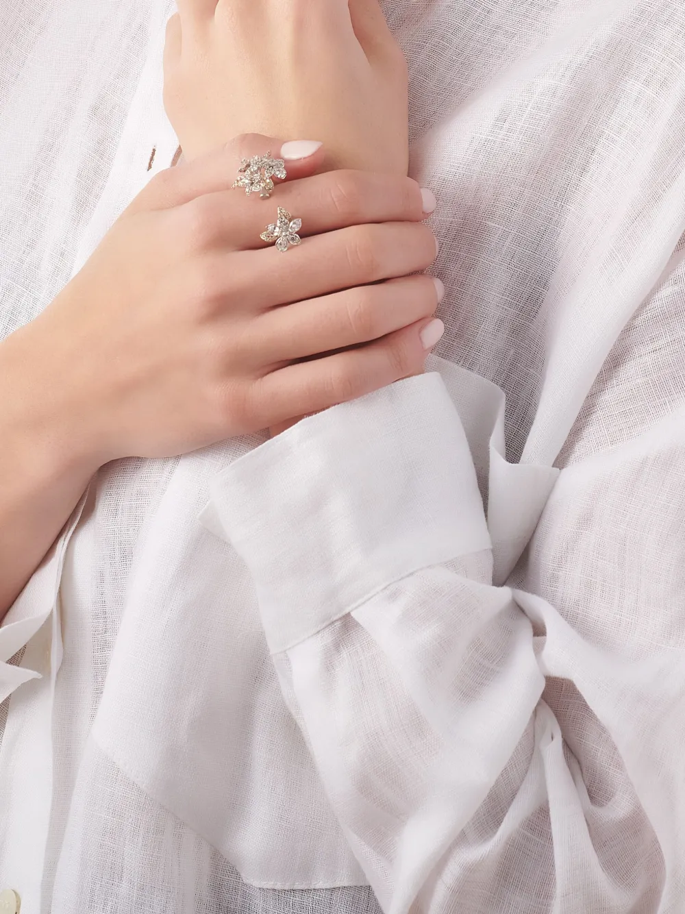 Кольцо Bellflower из желтого золота с бриллиантами Anabela Chan, серебряный
Кольцо Bellflower из желтого золота с бриллиантами Anabela Chan, серебряный