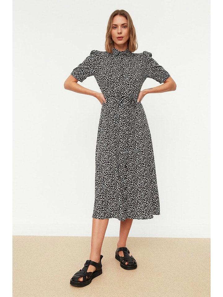 Платье до колена trendyol, черный/белый
Платье до колена trendyol, черный/белый