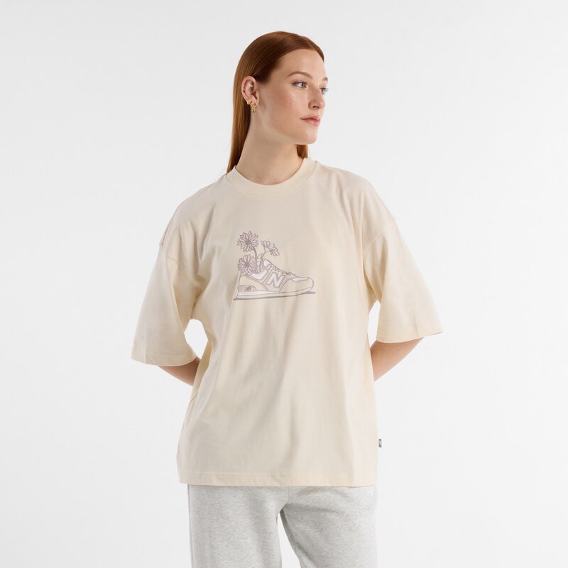 Футболка New Balance с цветочным принтом, большого размера New Balance, цвет linen
Футболка New Balance с цветочным принтом, большого размера New Balance, цвет linen
