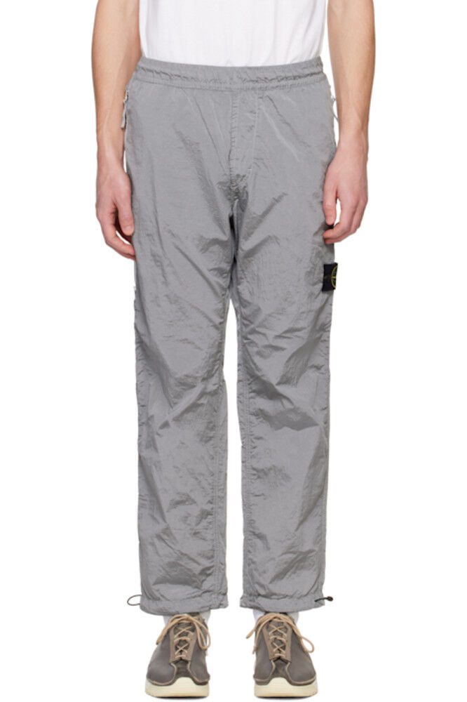 Серые спортивные штаны ECONYL из регенерированного нейлона и металла Stone Island
Серые спортивные штаны ECONYL из регенерированного нейлона и металла Stone Island