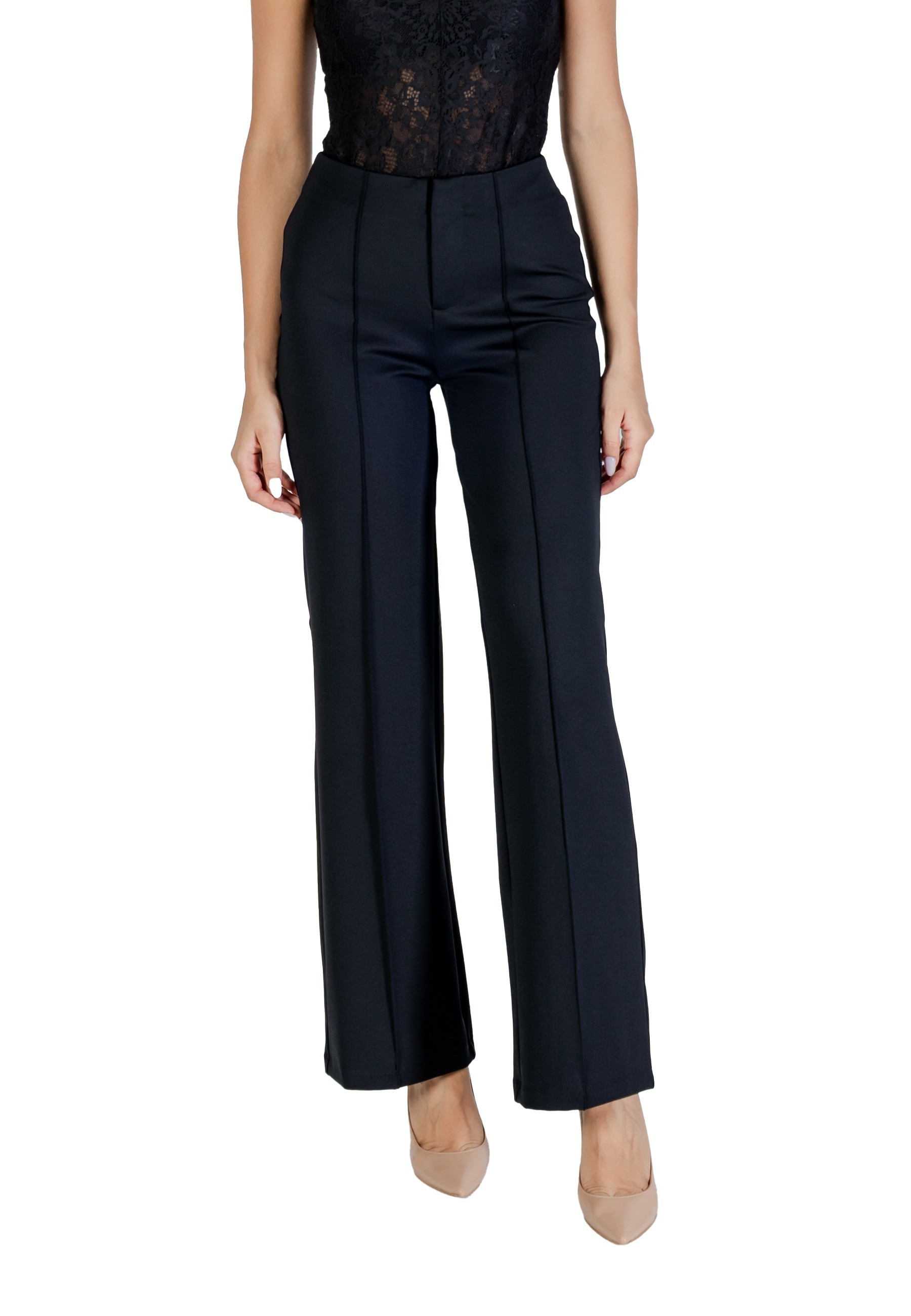 Брюки GUESS, черный
Брюки GUESS, черный