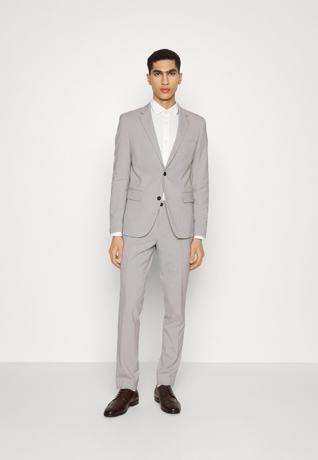 Костюм PLAIN MENS SUIT Lindbergh, цвет light grey mix
Костюм PLAIN MENS SUIT Lindbergh, цвет light grey mix