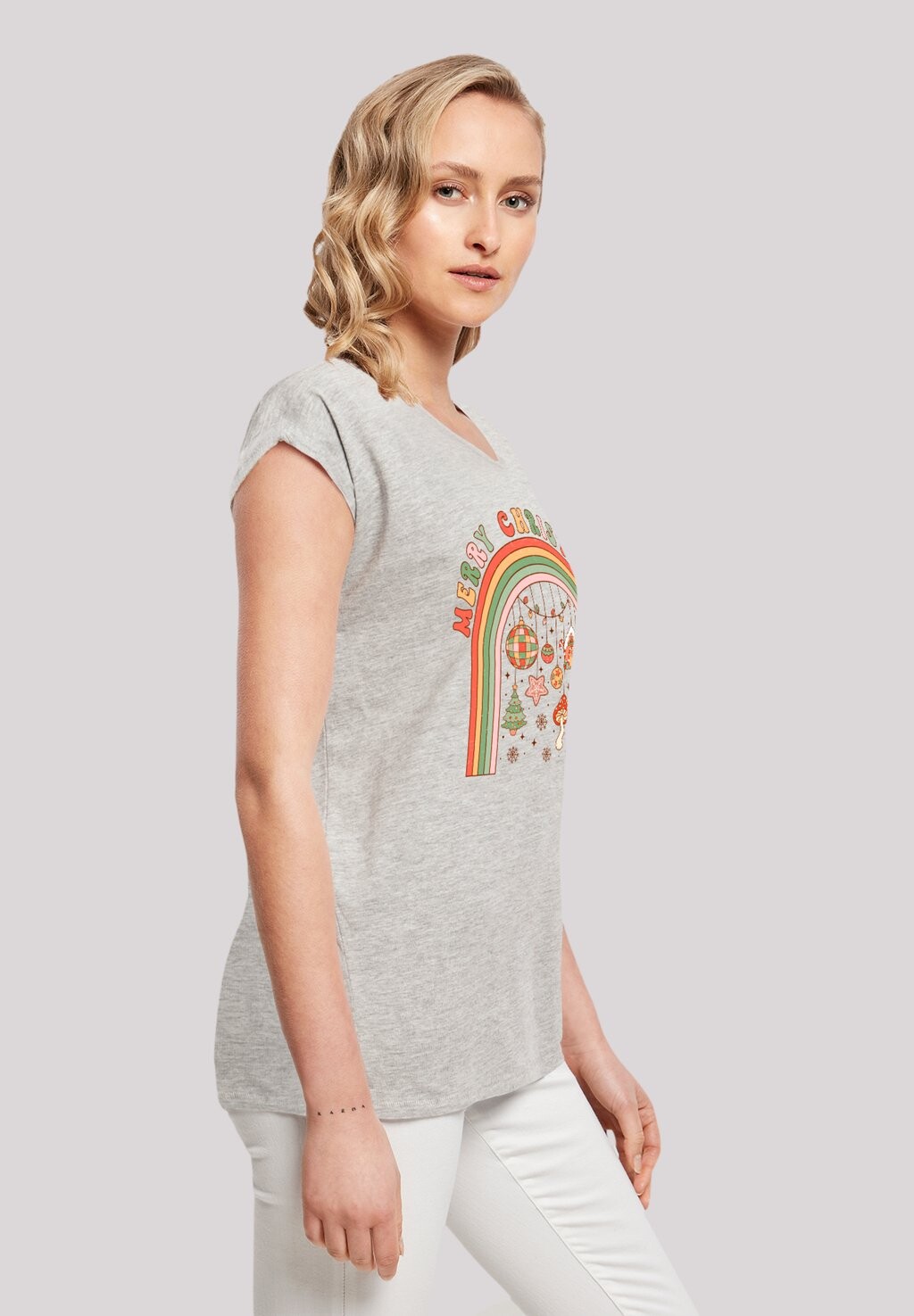 Футболка с принтом WEIHNACHTEN MERRY CHRISTMAS COZY VIBES F4NT4STIC, серый
Футболка с принтом WEIHNACHTEN MERRY CHRISTMAS COZY VIBES F4NT4STIC, серый