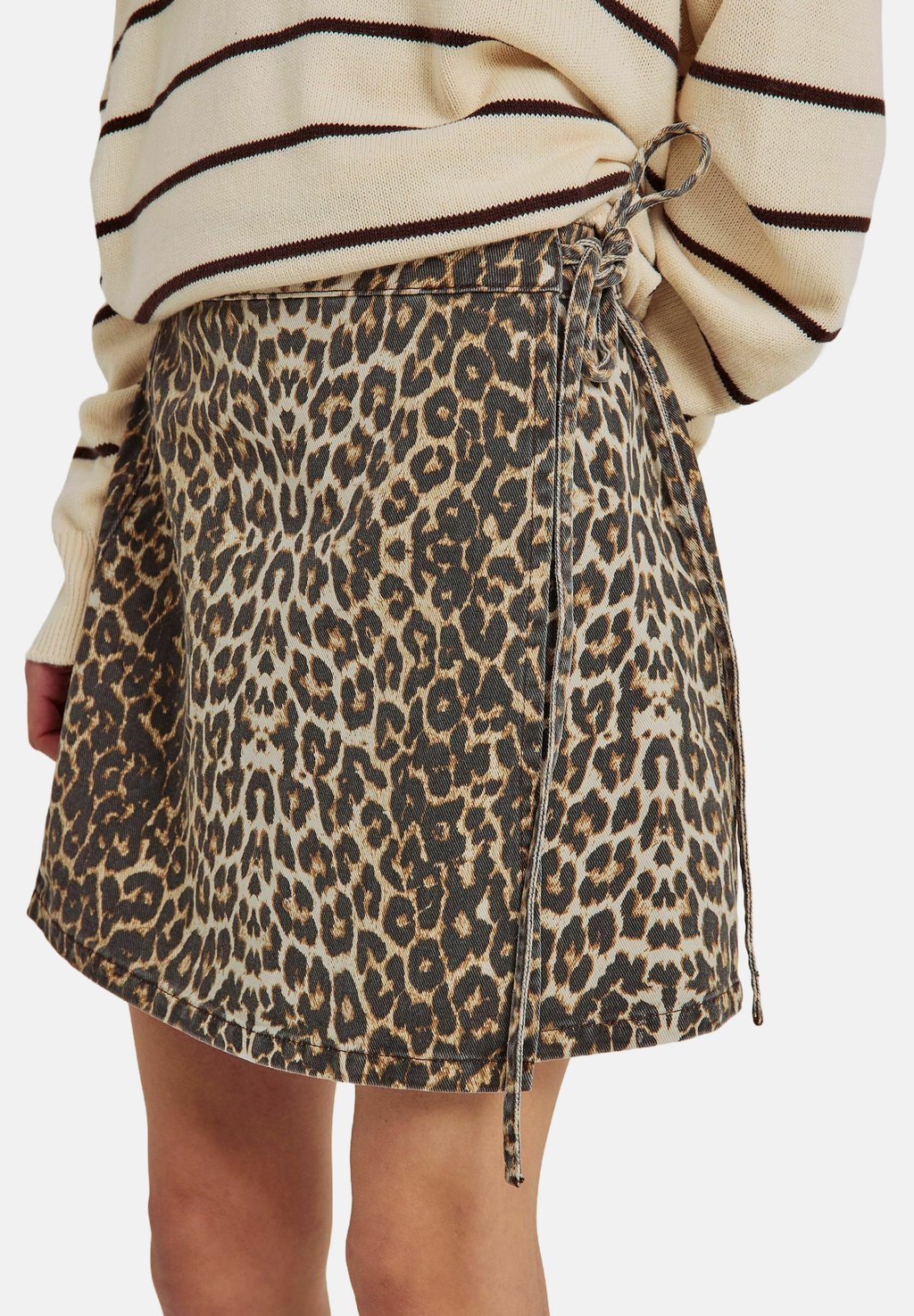 Джинсовая юбка NINNI TIE - Wrap skirt NORR, светло-желтый
Джинсовая юбка NINNI TIE - Wrap skirt NORR, светло-желтый