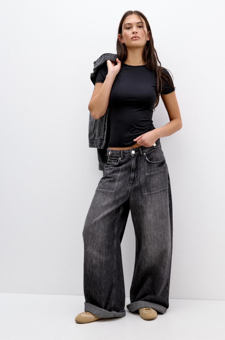 Футболка из полиамида с коротким рукавом Pull And Bear, черный
Футболка из полиамида с коротким рукавом Pull And Bear, черный