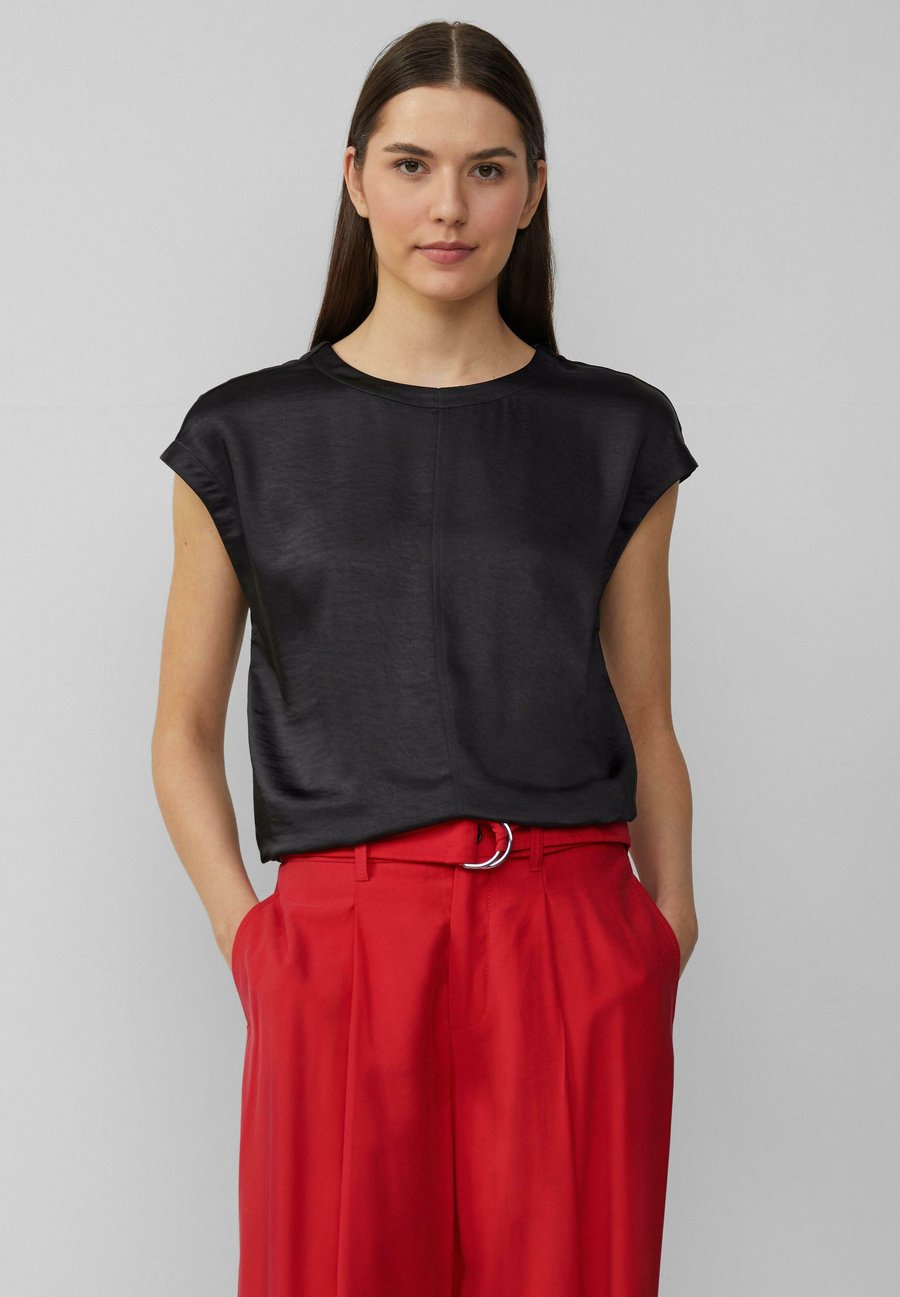 Блуза s.Oliver MIT ÜBERSCHNITTENEN SCHULTERN, Schwarz/Black
Блуза s.Oliver MIT ÜBERSCHNITTENEN SCHULTERN, Schwarz/Black