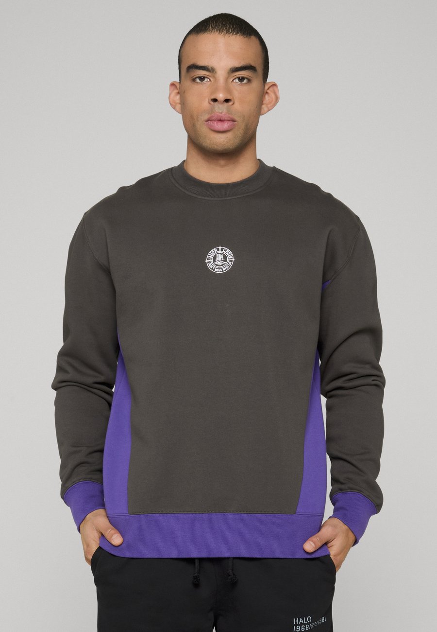 Толстовка UNFAIR ATHLETICS DMWU THREE TONE CREWNECK, Graphit/Grey
Толстовка UNFAIR ATHLETICS DMWU THREE TONE CREWNECK, Graphit/Grey
