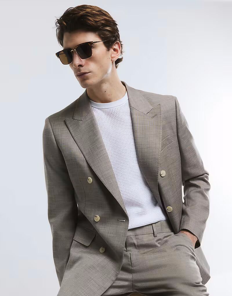 Узкий двубортный пиджак бежевого цвета River Island
Узкий двубортный пиджак бежевого цвета River Island