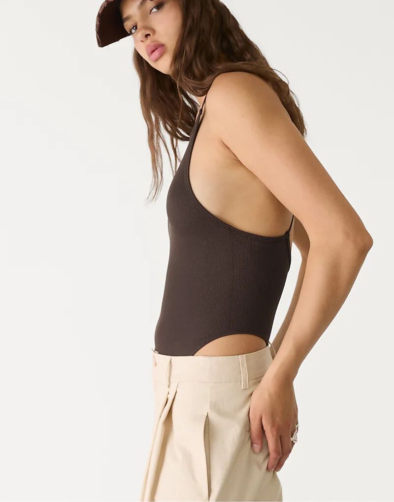 Боди Stradivarius с декорированной спинкой коричневого цвета
Боди Stradivarius с декорированной спинкой коричневого цвета