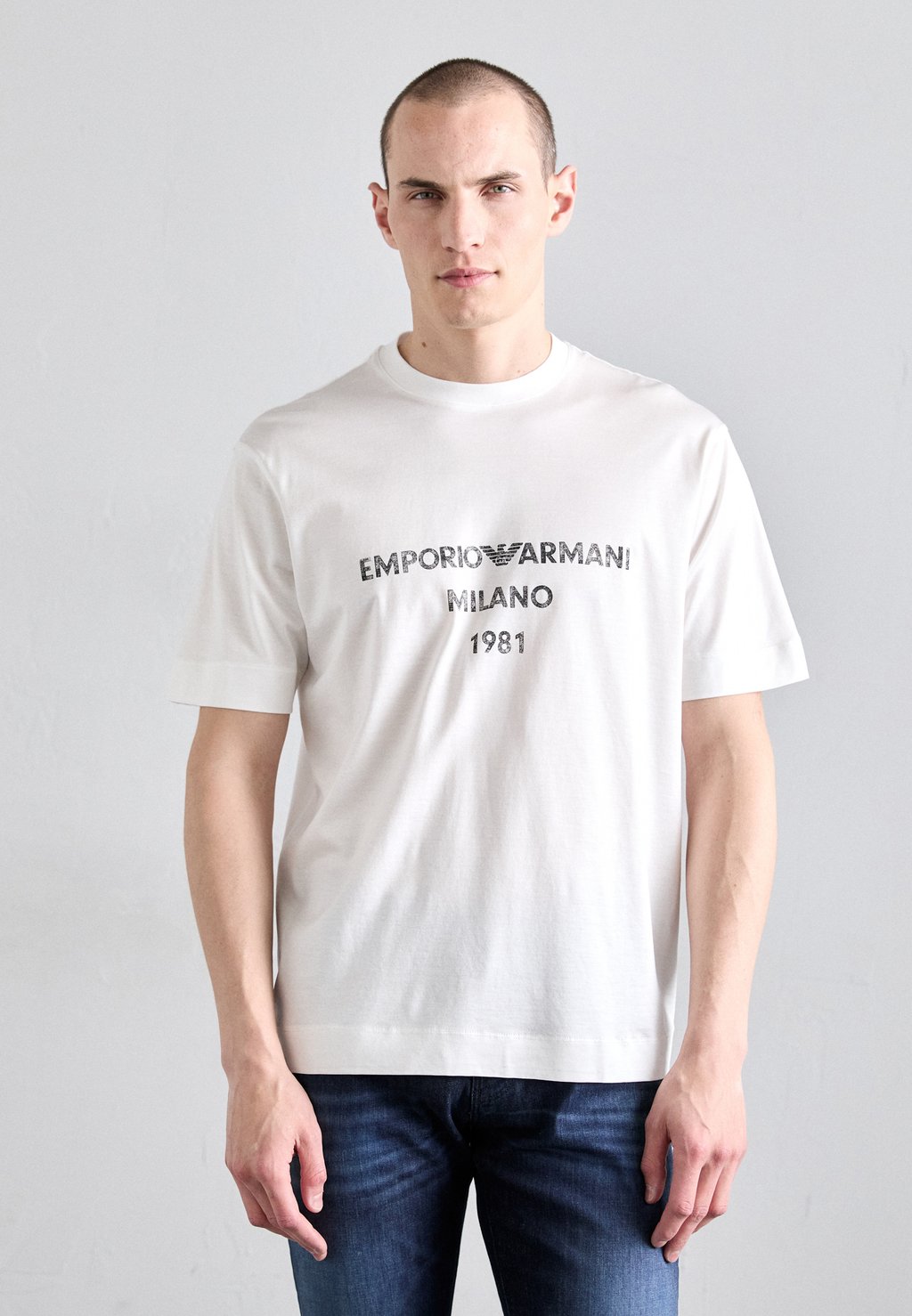 Футболка с принтом Emporio Armani, слоновая кость
Футболка с принтом Emporio Armani, слоновая кость