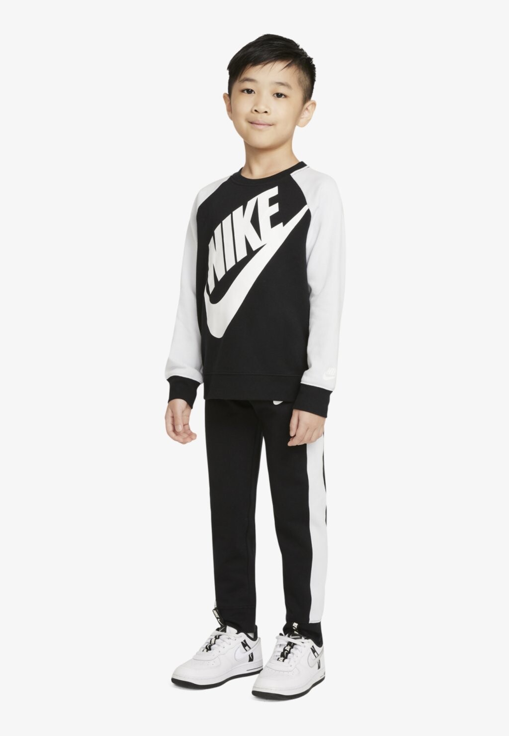 Теплый Oversized Futura Crew Set Nike, черный 
Теплый Oversized Futura Crew Set Nike, черный