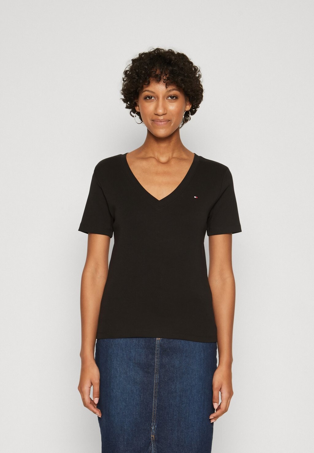 Базовая футболка NEW SLIM CODY Tommy Hilfiger, цвет black
Базовая футболка NEW SLIM CODY Tommy Hilfiger, цвет black