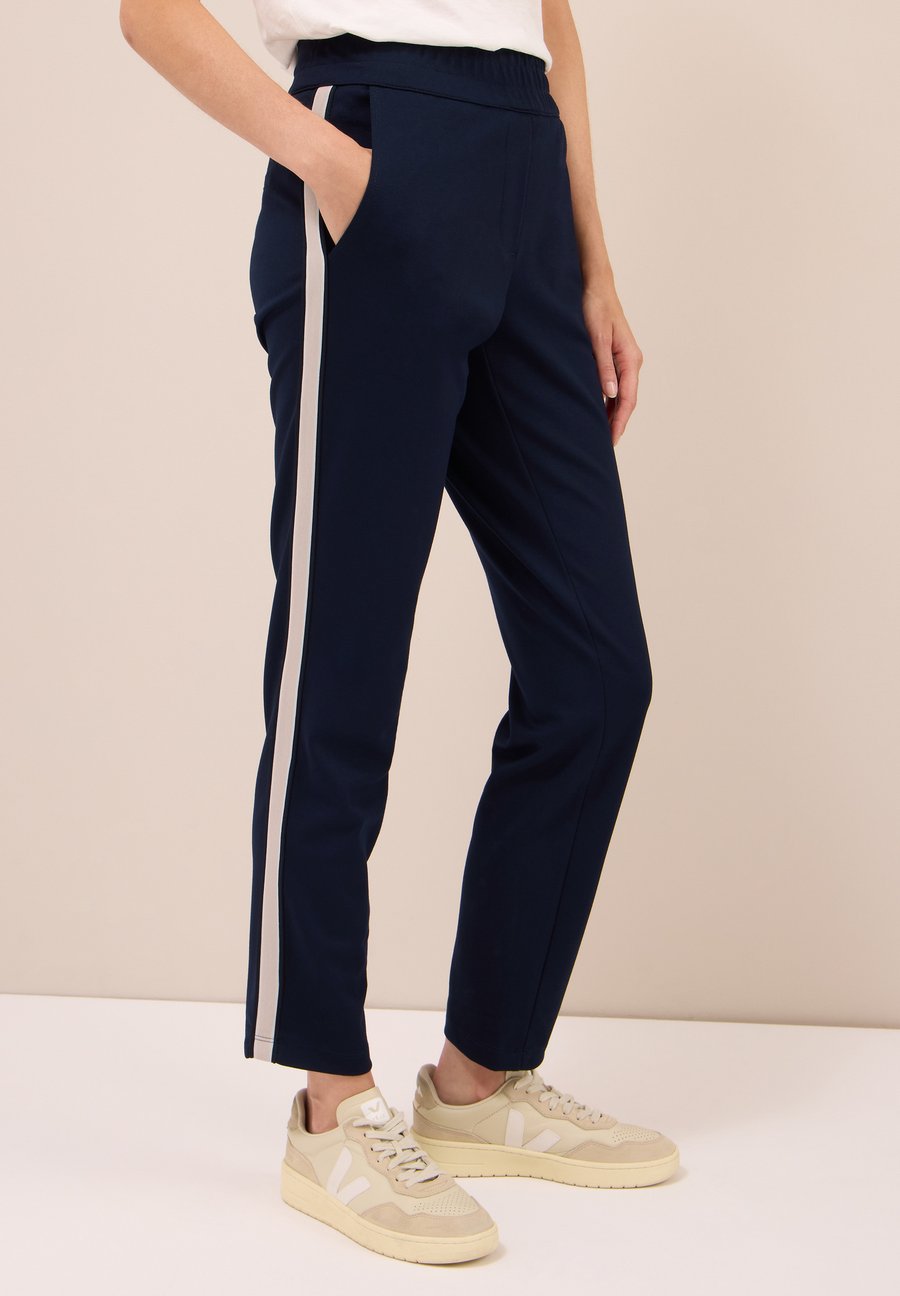 Брюки Cecil MIT GALONSTREIFEN, Blau/Dark Blue
Брюки Cecil MIT GALONSTREIFEN, Blau/Dark Blue