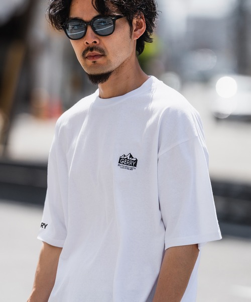 Футболка с коротким рукавом, принтом на спине и вышивкой GERRY, белый
Футболка с коротким рукавом, принтом на спине и вышивкой GERRY, белый