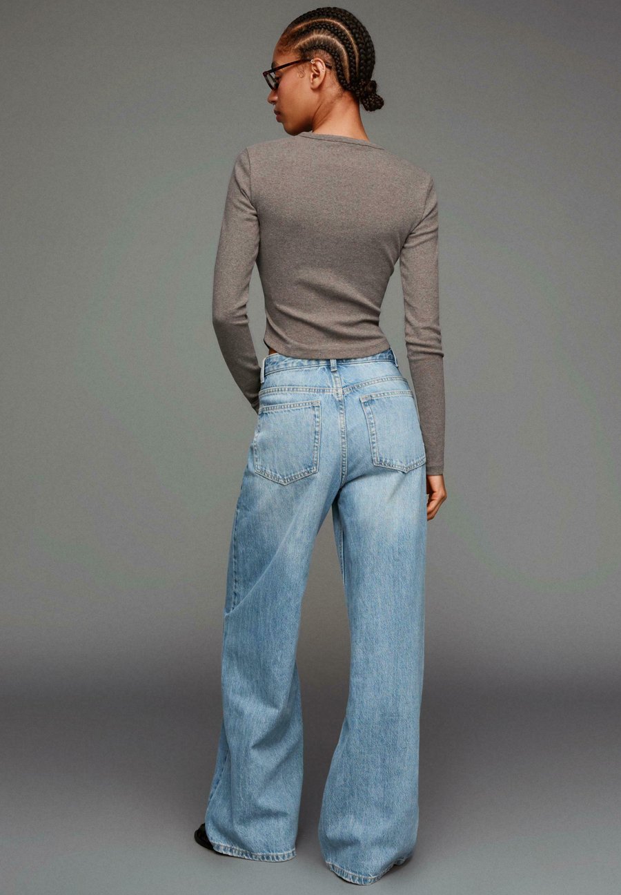 Кардиган Bershka BUTTONED, Sand
Кардиган Bershka BUTTONED, Sand