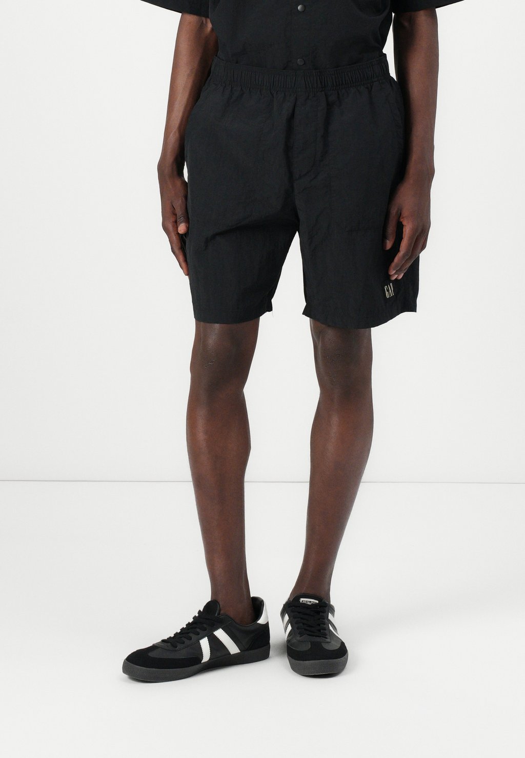 Шорты GAP, черный 
Шорты GAP, черный