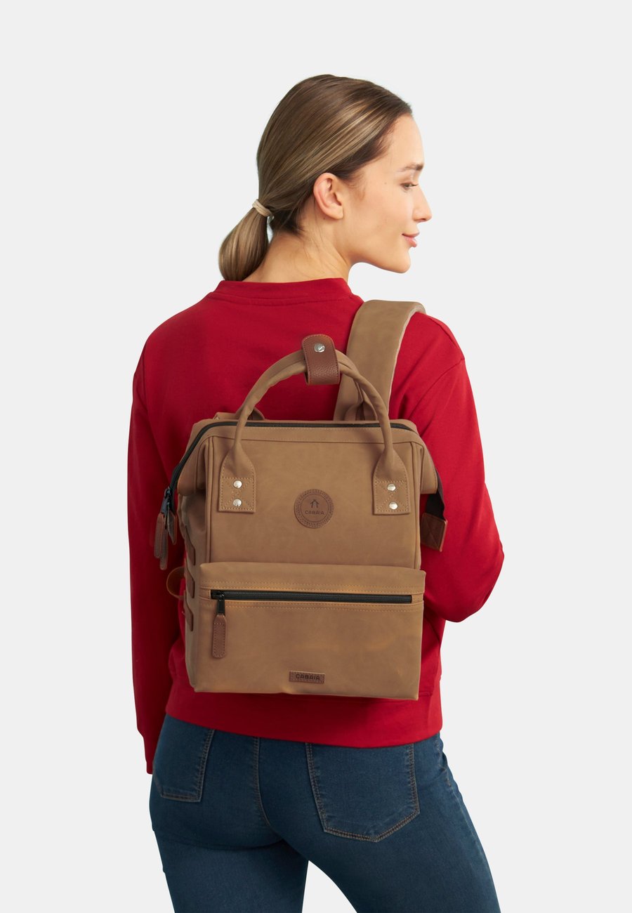 Рюкзак Cabaia ADVENTURER MINI, Moscou Camel/Camel
Рюкзак Cabaia ADVENTURER MINI, Moscou Camel/Camel