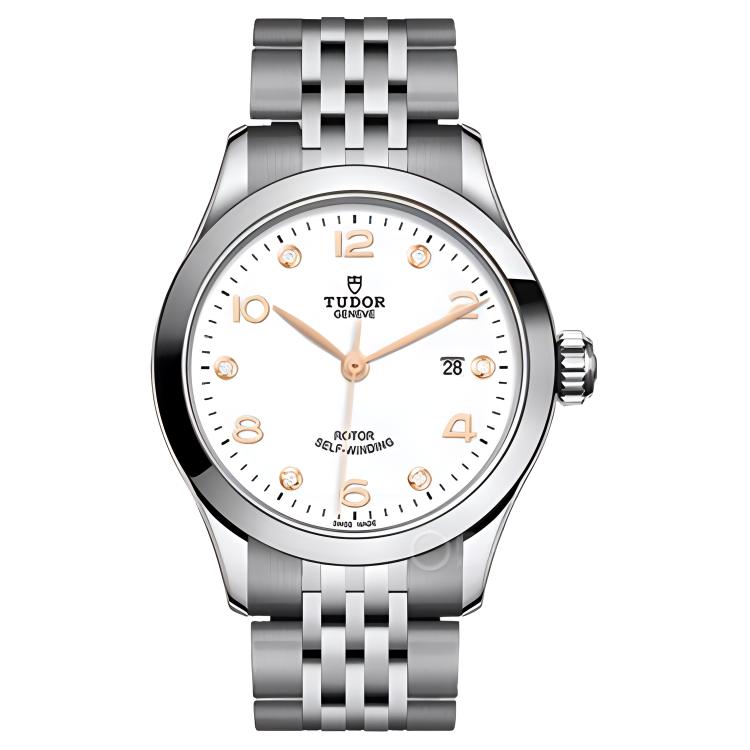 Коллекция 1926 Автоматический механический механизм Женские часы 28 мм Белый циферблат Стальной корпус Стальной браслет TUDOR
Коллекция 1926 Автоматический механический механизм Женские часы 28 мм Белый циферблат Стальной корпус Стальной браслет TUDOR