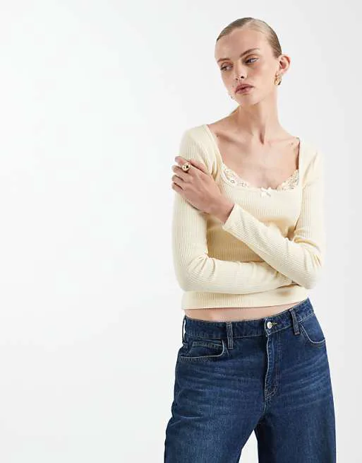 Темно-коричневый топ в рубчик с длинными рукавами и кружевной отделкой Miss Selfridge
Темно-коричневый топ в рубчик с длинными рукавами и кружевной отделкой Miss Selfridge