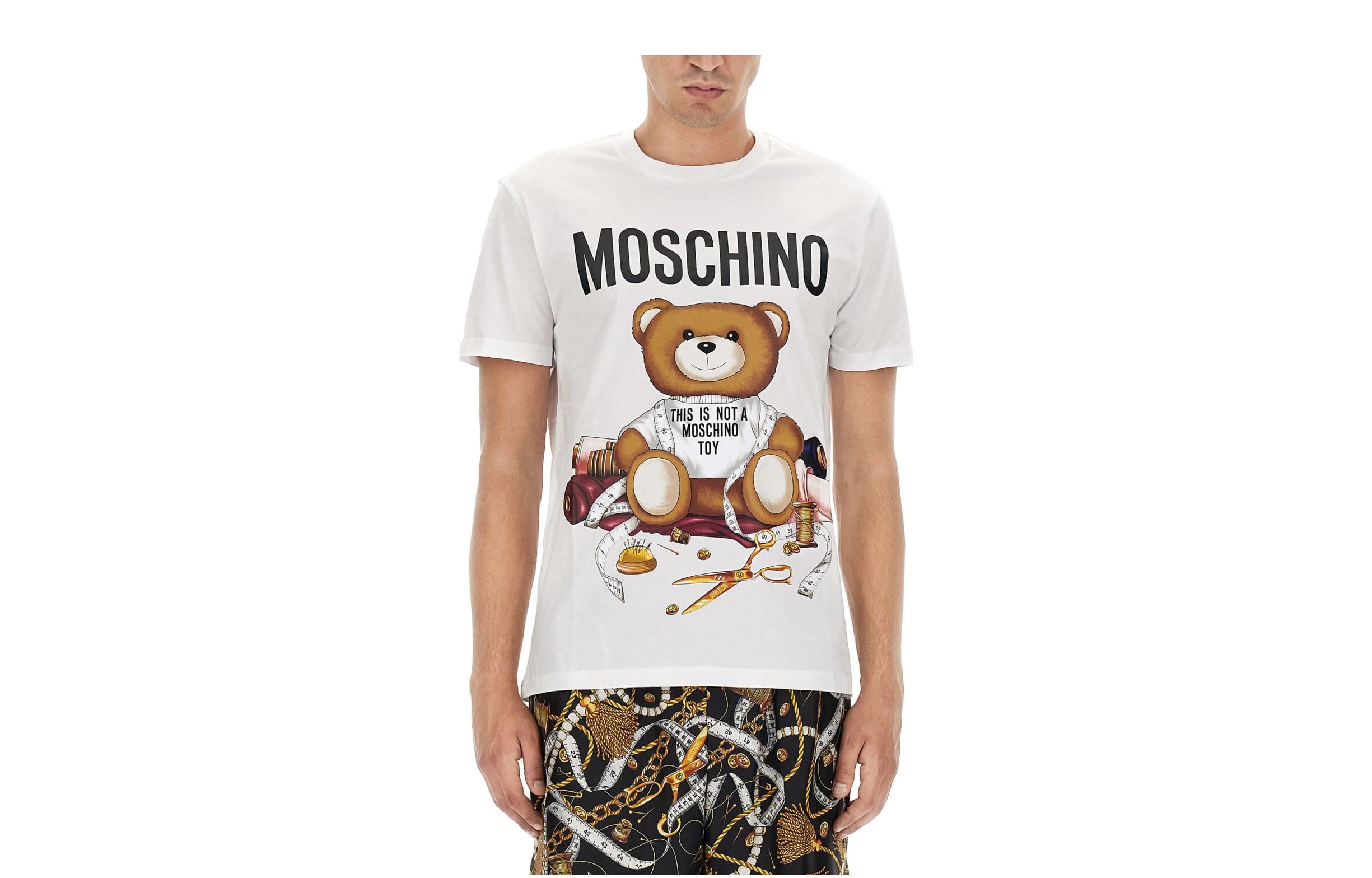 Футболка мужская белая MOSCHINO
Футболка мужская белая MOSCHINO