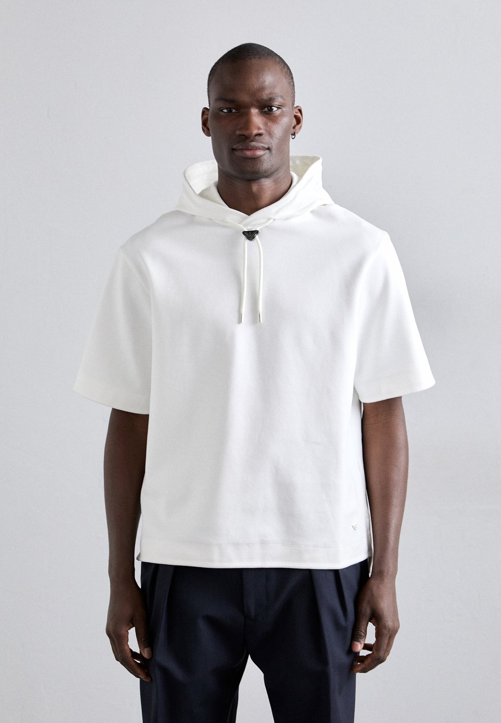 Толстовка с капюшоном Emporio Armani, кремовый
Толстовка с капюшоном Emporio Armani, кремовый