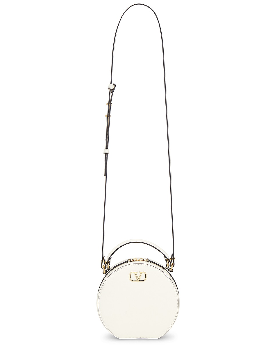 Мини-сумка с логотипом V Signature Valentino Garavani, Ivory
Мини-сумка с логотипом V Signature Valentino Garavani, Ivory