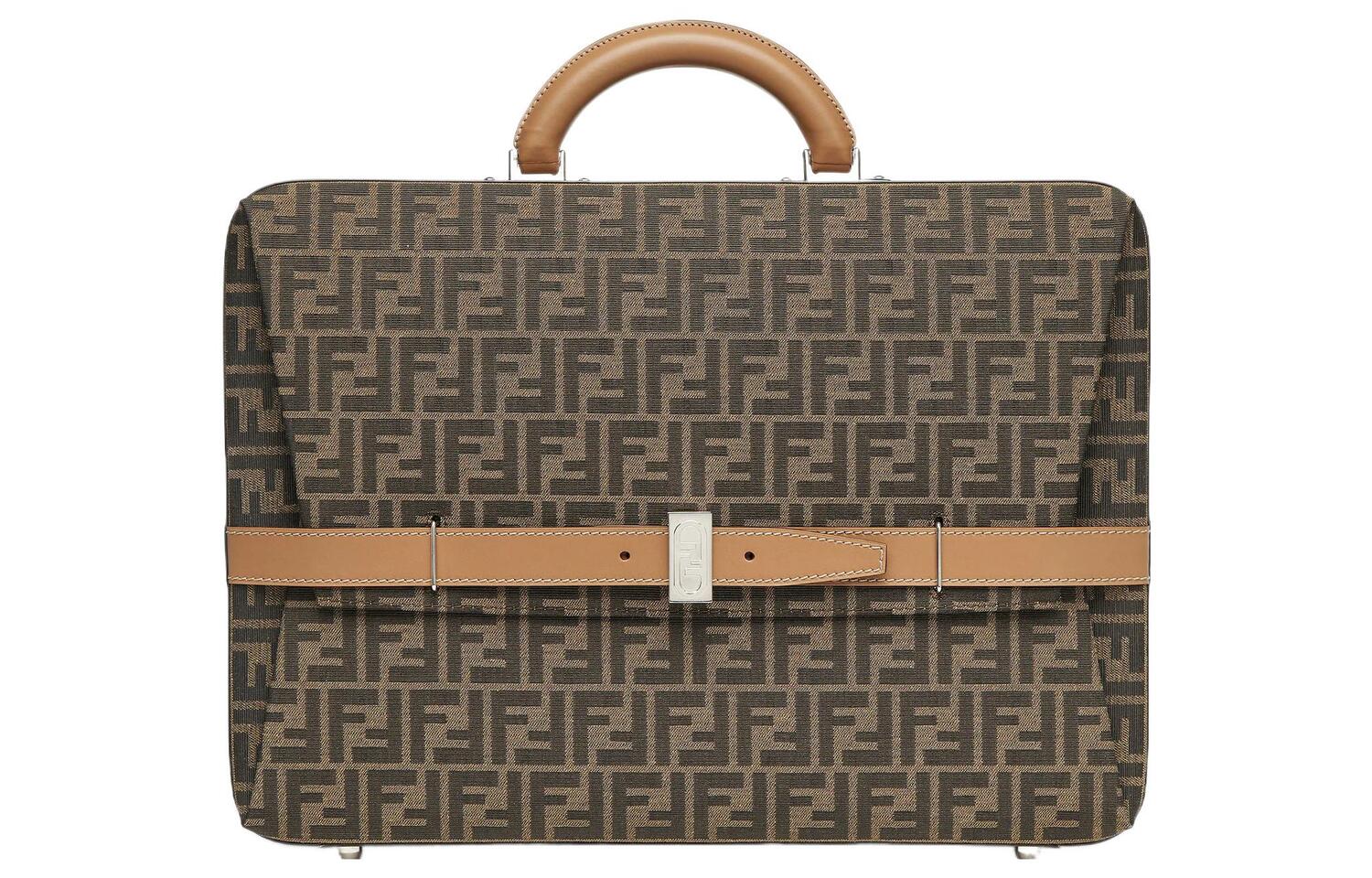 FENDI Сумка-чемодан мужская fabric with leather коричневая
FENDI Сумка-чемодан мужская fabric with leather коричневая