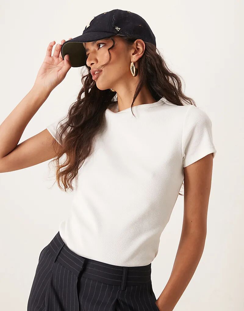 Футболка в рубчик белого цвета JDY
Футболка в рубчик белого цвета JDY