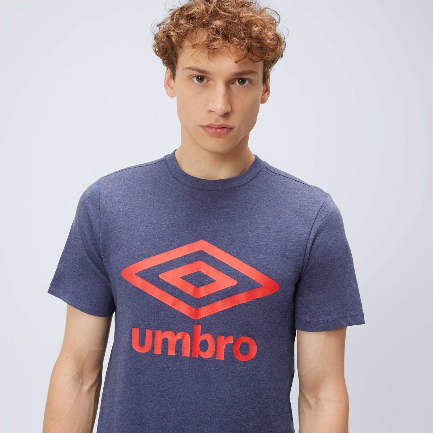Футболка Umbro с большим логотипом, синий
Футболка Umbro с большим логотипом, синий