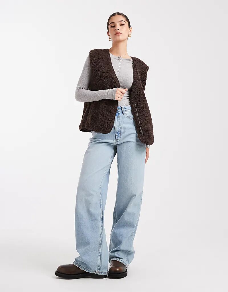 Флисовая безрукавка Object Teddy шоколадного цвета
Флисовая безрукавка Object Teddy шоколадного цвета