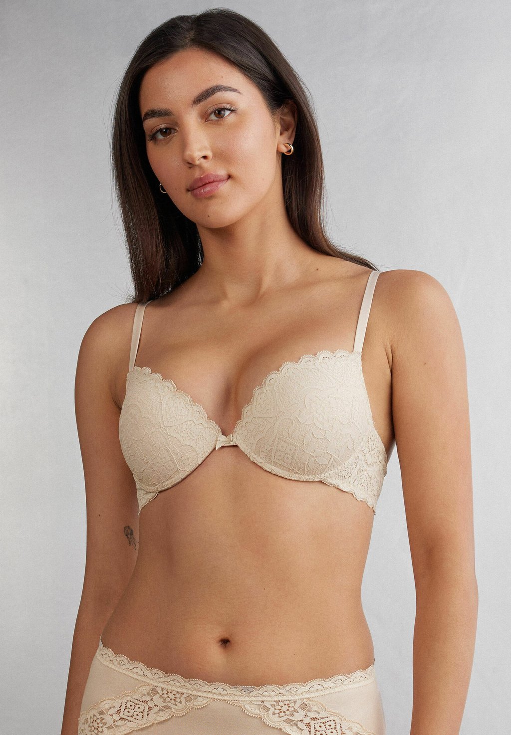 Бюстгальтер пуш-ап Intimissimi, бежевый
Бюстгальтер пуш-ап Intimissimi, бежевый