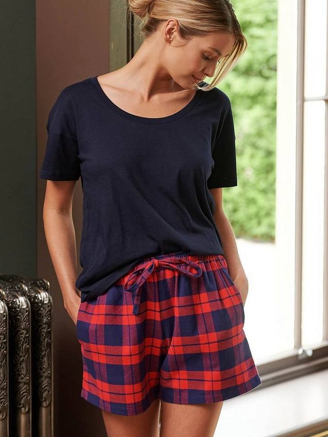 Брюки-шорты для пижамы из мягкой хлопковой ткани British Boxers, Dumbarton
Брюки-шорты для пижамы из мягкой хлопковой ткани British Boxers, Dumbarton