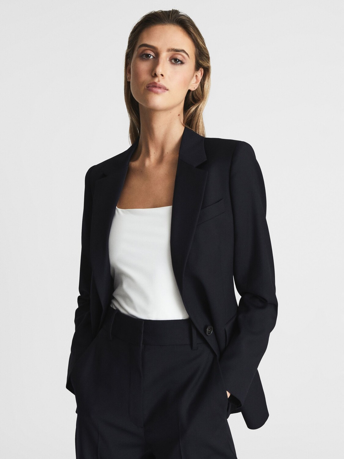 Блейзер Reiss Haisley Petite из смесовой шерсти, темно-синий
Блейзер Reiss Haisley Petite из смесовой шерсти, темно-синий