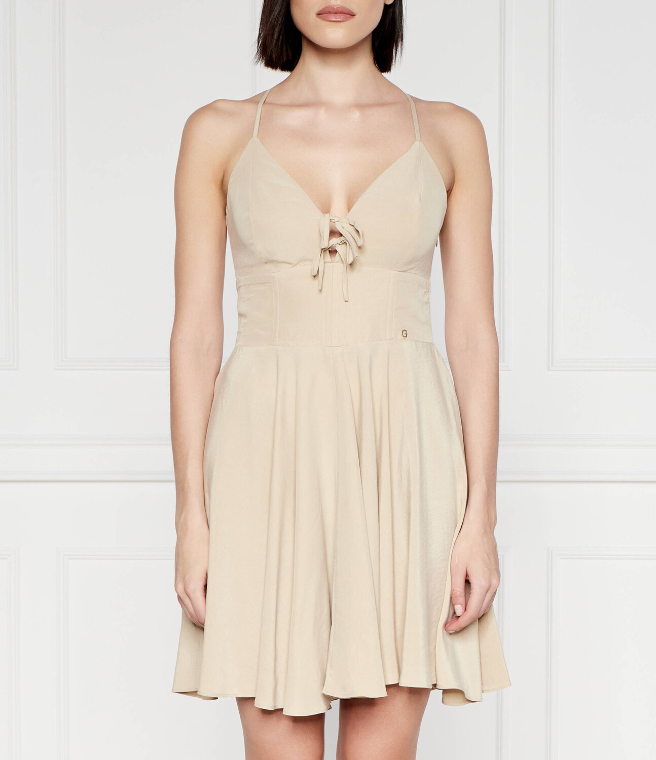 Платье GUESS, бежевый
Платье GUESS, бежевый