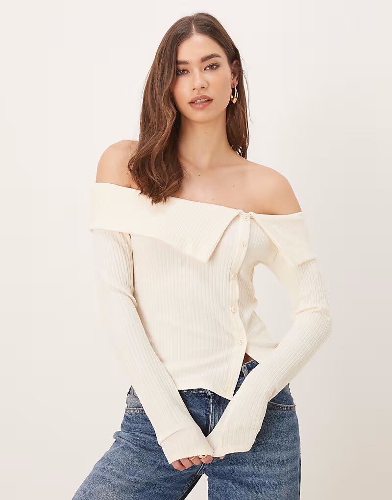 Топ Gina Tricot с открытыми плечами, длинными рукавами, застежкой на пуговицы спереди, кремового цвета
Топ Gina Tricot с открытыми плечами, длинными рукавами, застежкой на пуговицы спереди, кремового цвета